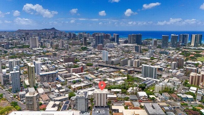 Building Photo - 1560 Thurston Ave