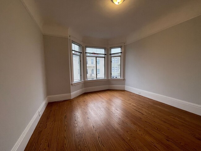 Building Photo - Charming 1BD with Multiple Bay Windows and...