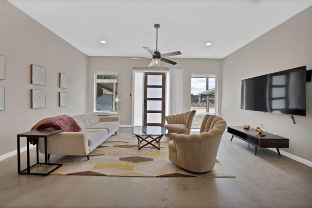 Building Photo - 4633 Calmont Ave