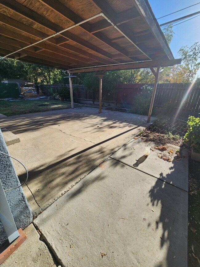 Building Photo - 7565 Red Willow St