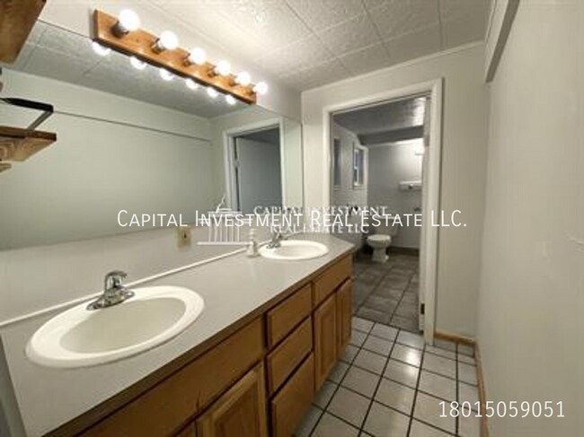 Building Photo - 1350 Downington Ave S