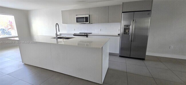 Building Photo - 2535 NE 193rd St