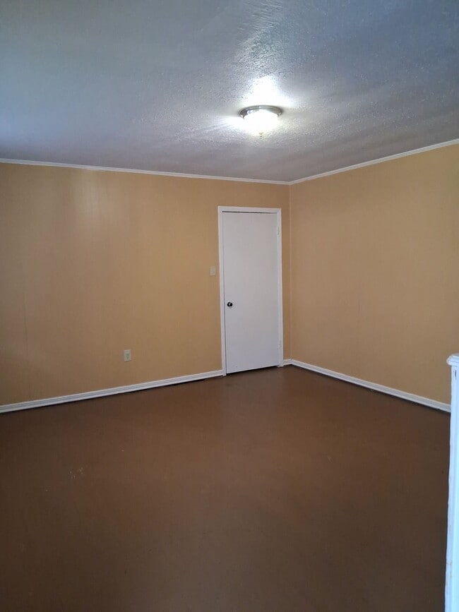 Building Photo - 1215 Tara Rd