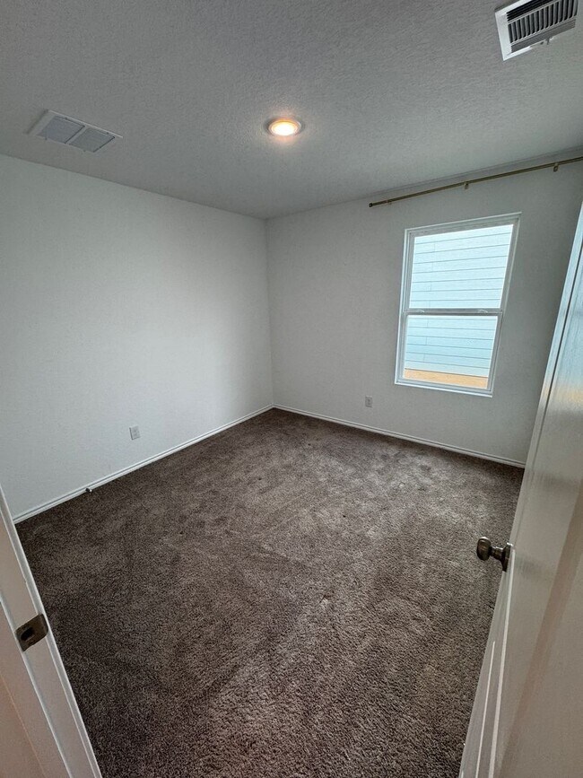 Building Photo - MOVE-IN SPECIAL! Modern 2024 New-Build with Open-Concept Living and Private Primary Suite in Wate...