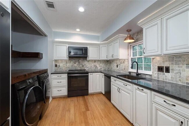 Building Photo - 5211 SW 86th Terrace