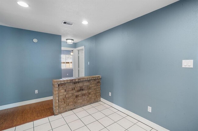 Building Photo - 2790 Wood Hollow Dr