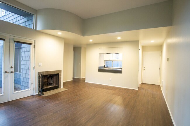 Building Photo - $500 OFF! Fantastic Lake Oswego 1Bdr w/Fireplace, Dishwasher, W/D & Patio!