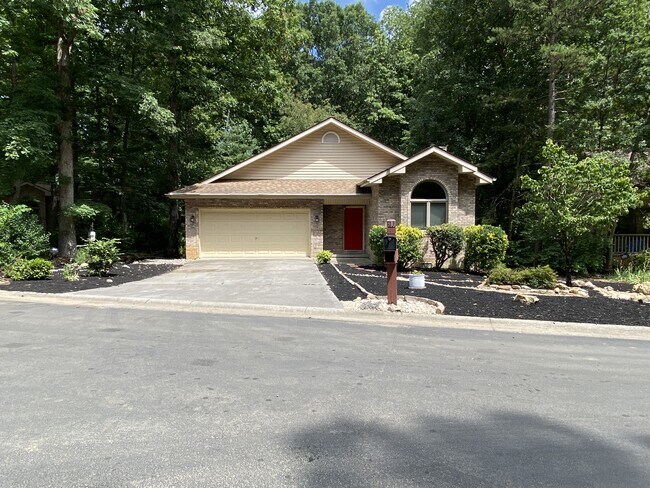 Building Photo - 310 Paoli Trce