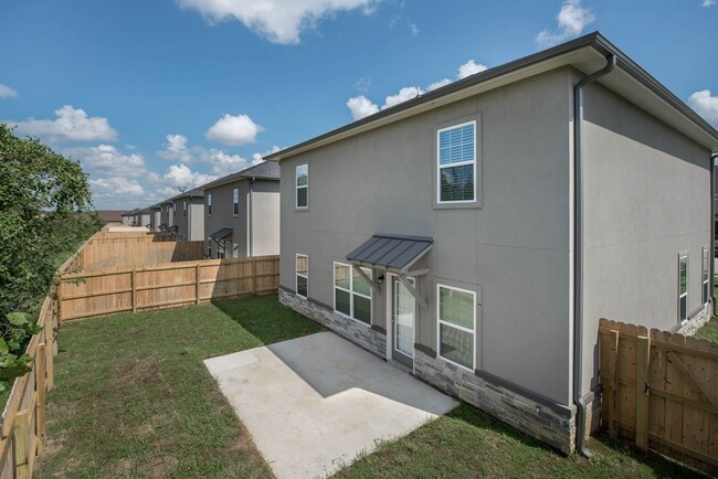Building Photo - 5 Bed/5.5 bath luxury home in The Revelry!