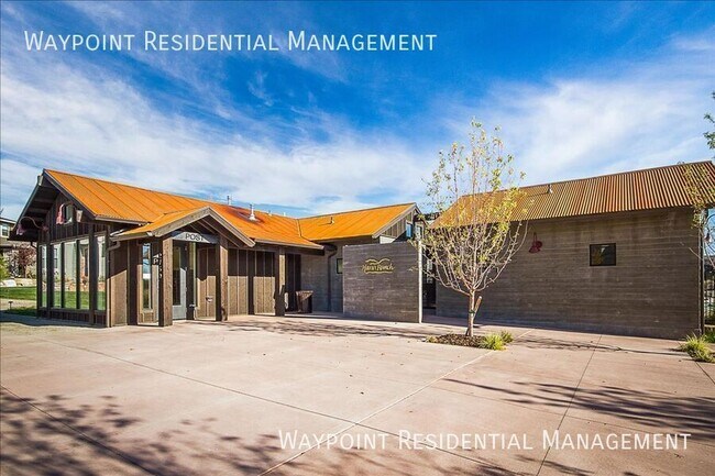 Building Photo - 3782 E Parkcenter Blvd
