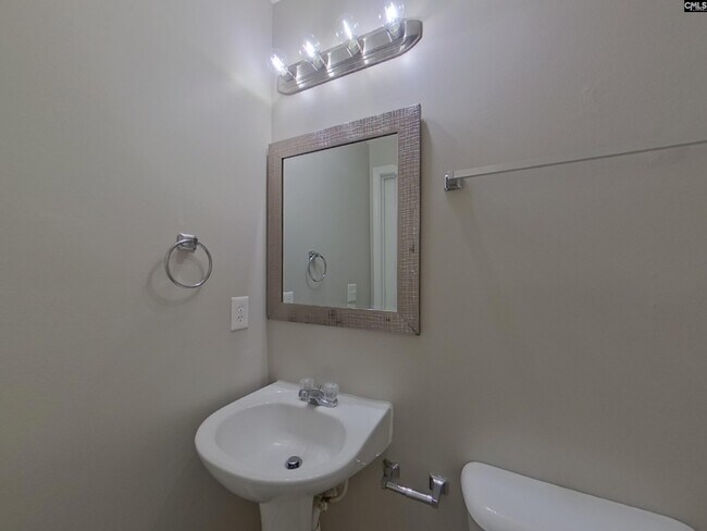 Building Photo - 521 Halleck Ln