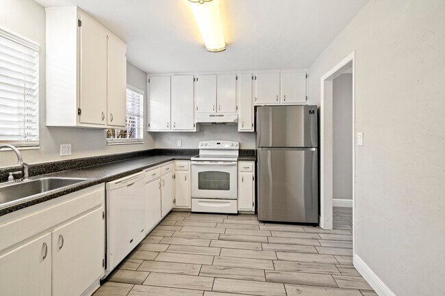 Building Photo - 2387 Gregory Dr