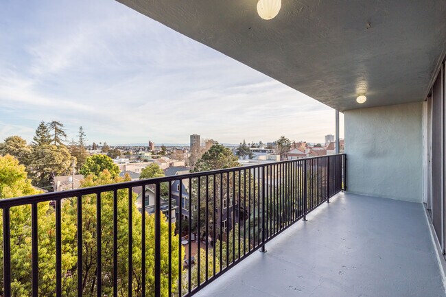 Building Photo - 350 Vernon