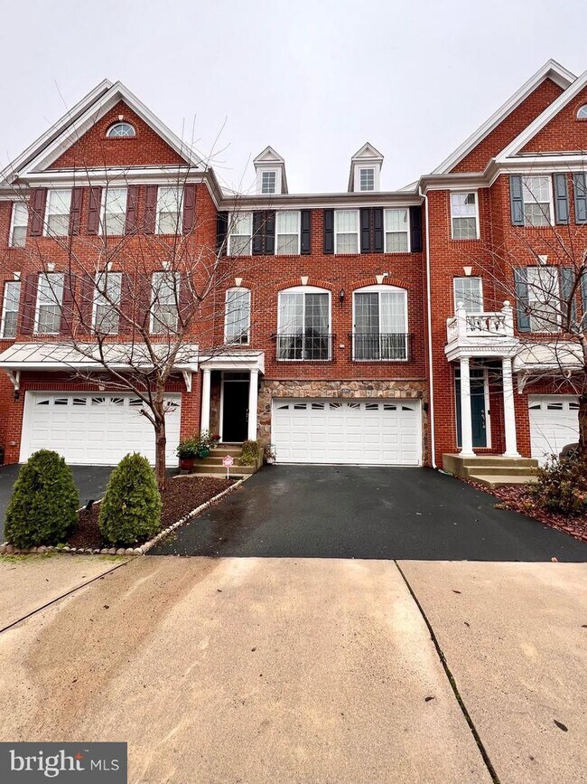 Building Photo - 42843 Edgegrove Heights Terrace