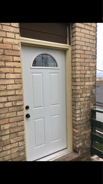 Building Photo - 317 1/2 N 4th Ave W