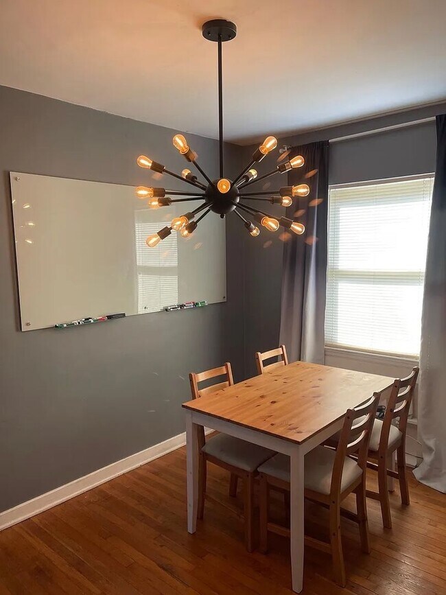 Building Photo - 2525 Miller Park Cir