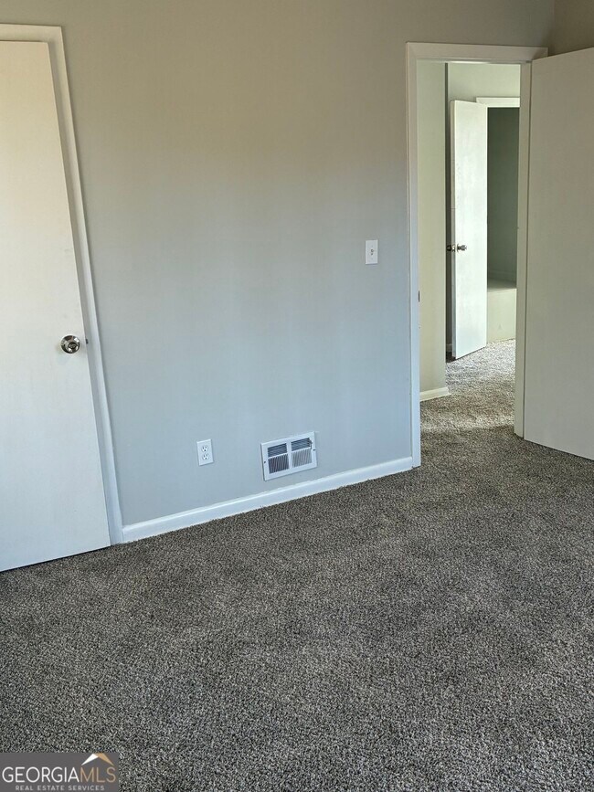 Building Photo - 3992 Maplewood Dr