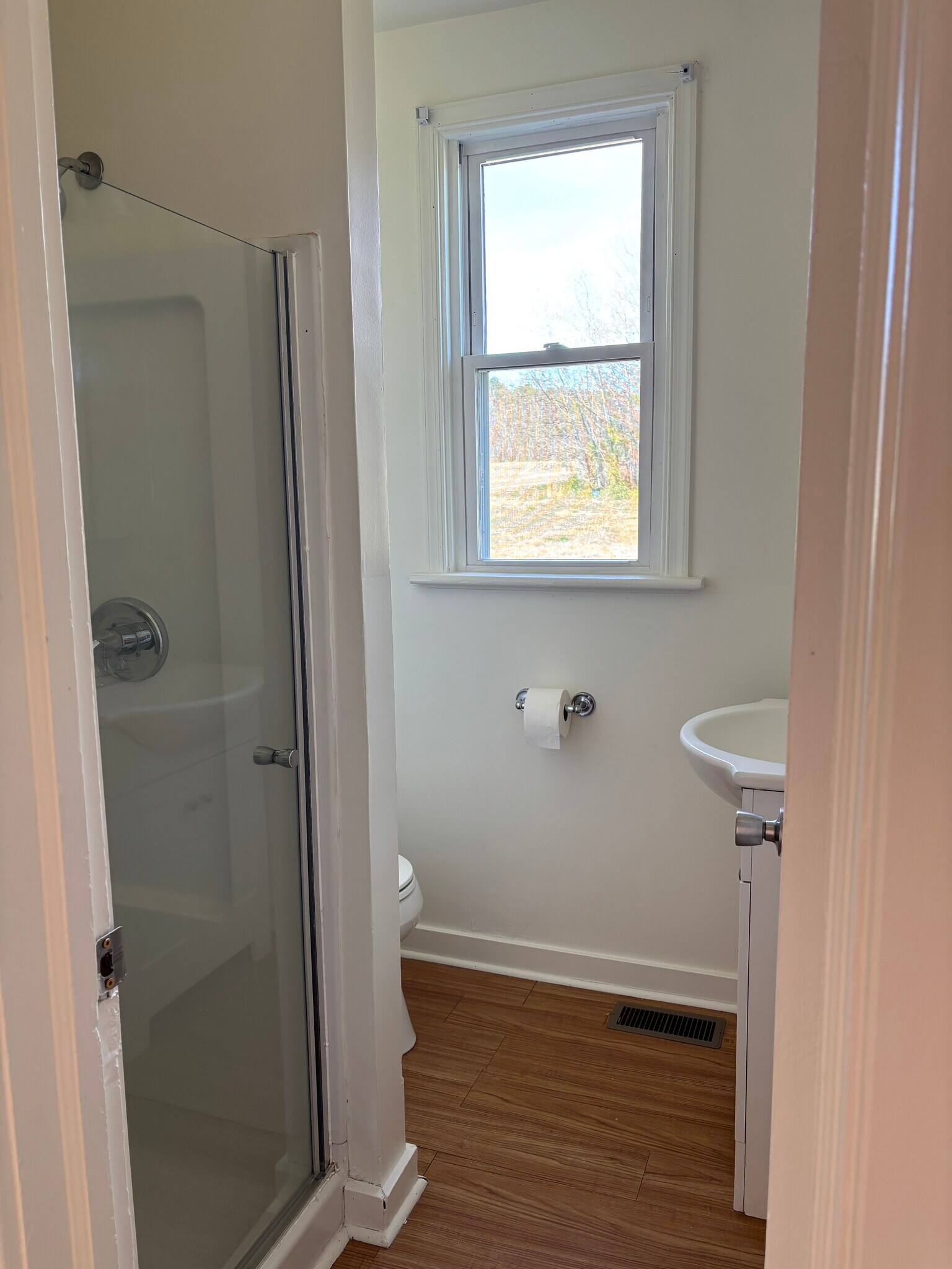 Downstairs bath with standup shower - 9710 Chester Rd