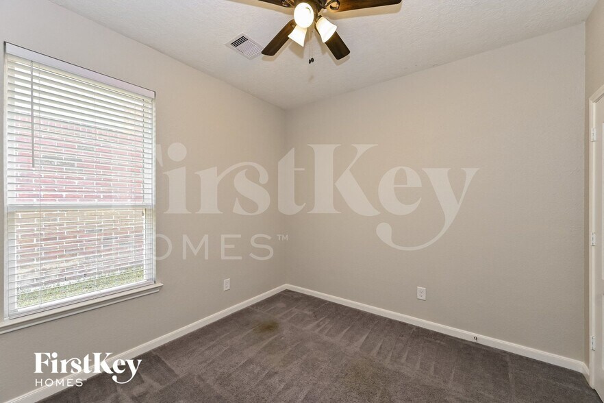 Building Photo - 5139 Castle Discordia St