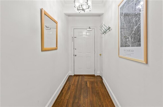 Building Photo - 2840 Peachtree Rd NW