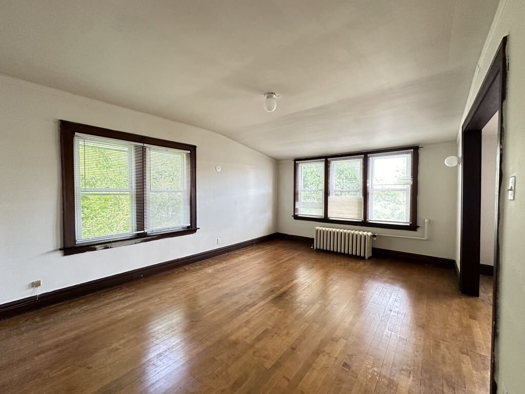 Building Photo - 733 Elm