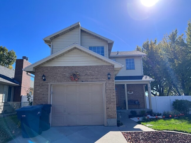 Building Photo - 391 W 100 S St