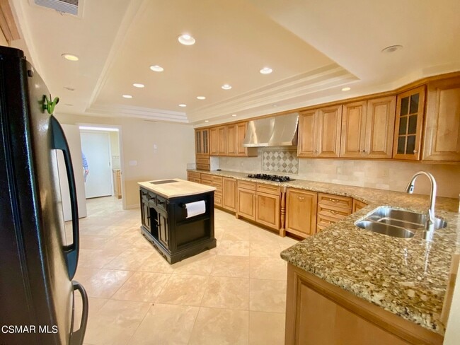 Building Photo - 4555 Tam O Shanter Dr