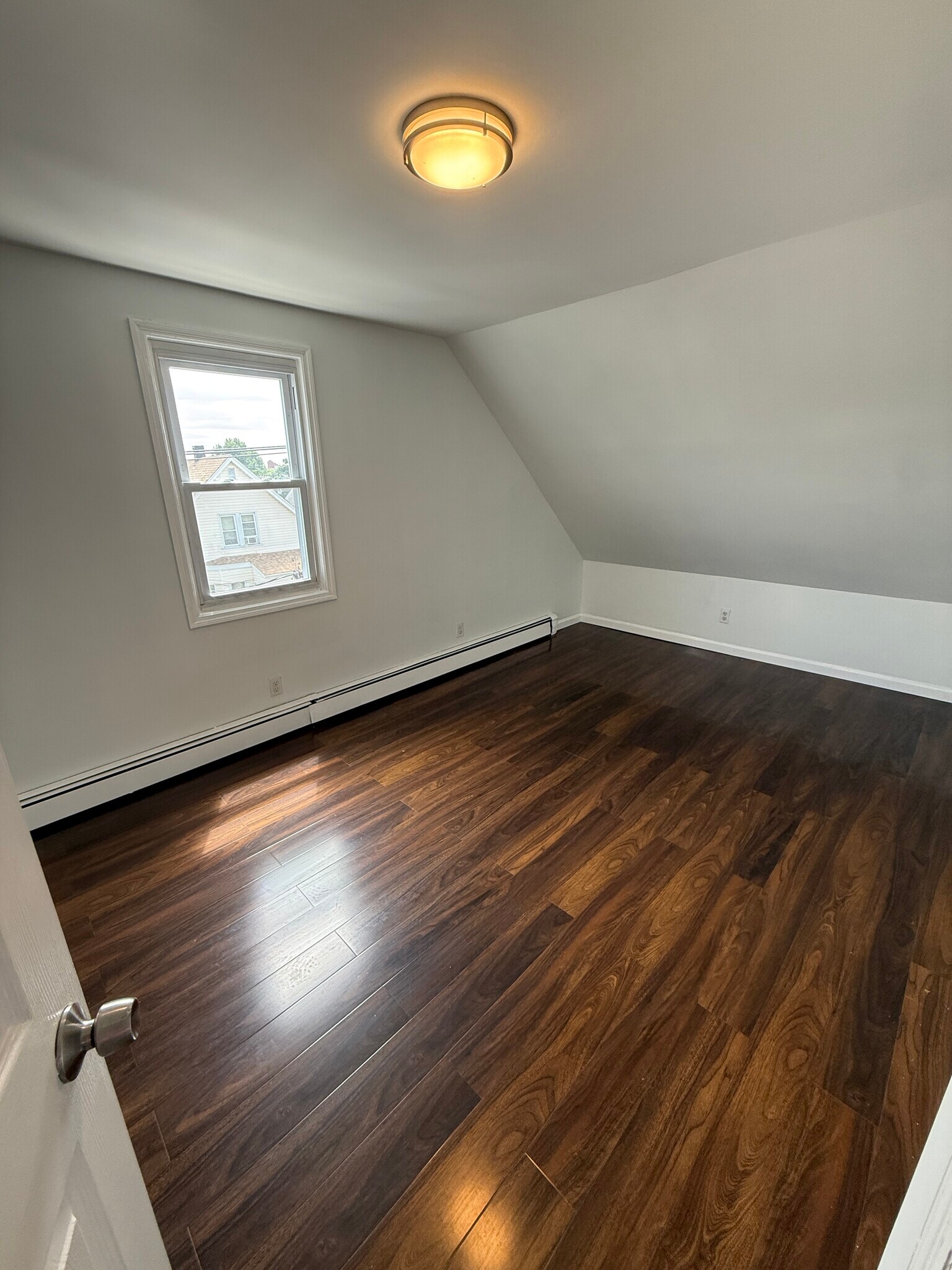 Building Photo - 847 7th St