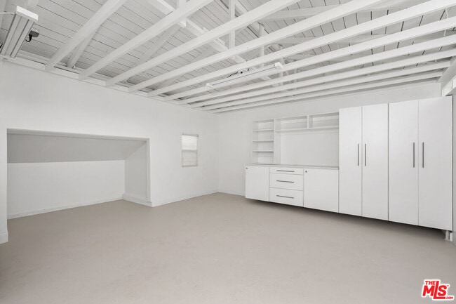 Building Photo - 827 23rd St