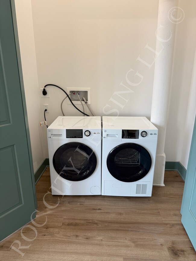 Building Photo - 151 St Paul St