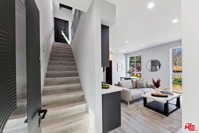 Building Photo - 15106 Roxford St