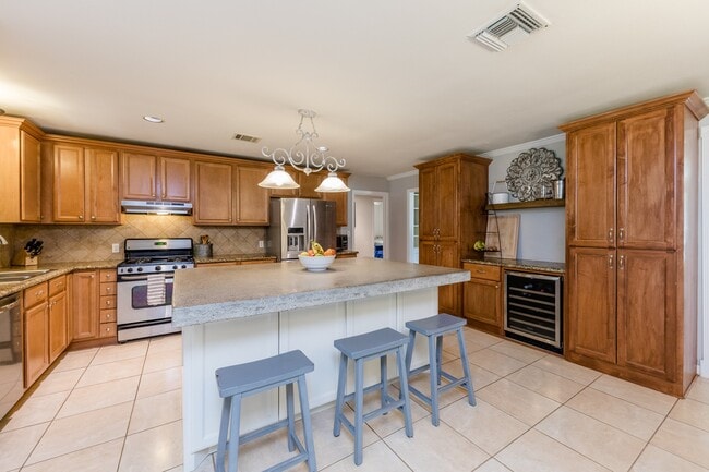 Building Photo - 8323 Lorrie Dr