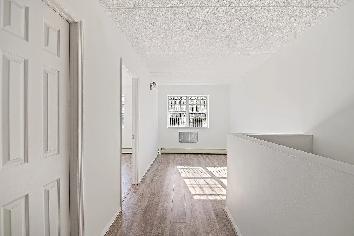 Building Photo - 482 Central Ave