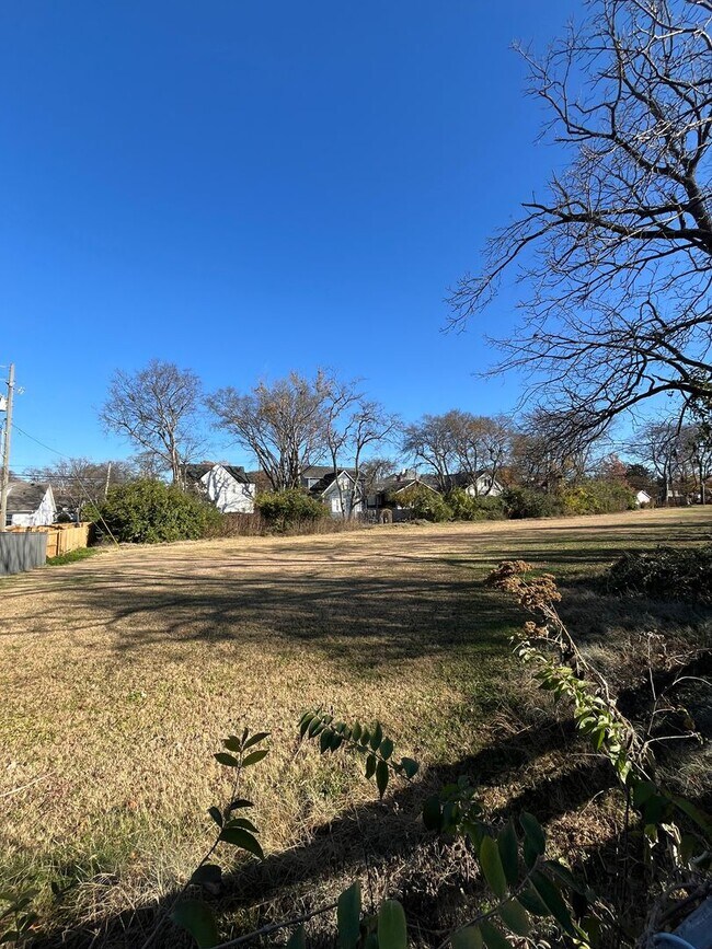 Building Photo - Charming Home in Belmont-Hillsboro Neighborhood, minutes to Vandy and Belmont, Fenced Yard