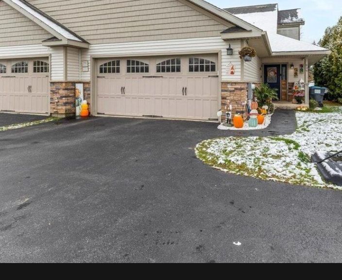 Building Photo - 949 Hudson Ave