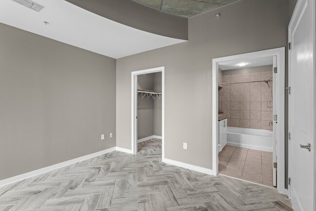 Building Photo - Uptown Condo with AMAZING VIEW!