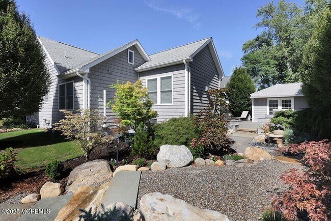 Building Photo - 63 Carpenter St