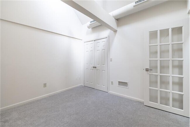 Building Photo - 206 Montoya Dr