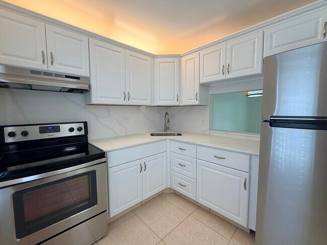 Building Photo - 5980 NW 64th Ave