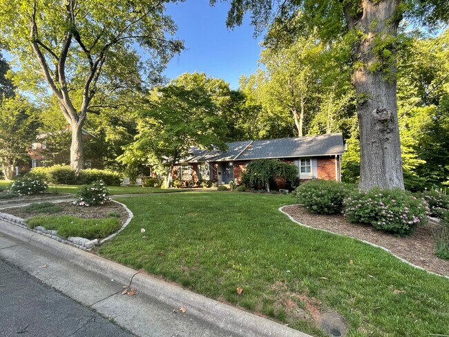 Building Photo - 3111 Prytania Rd