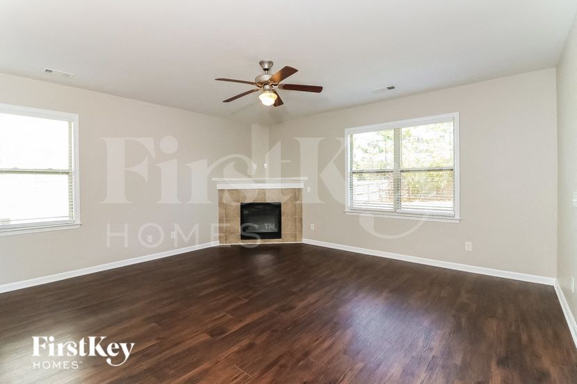 Building Photo - 193 Palisades Dr