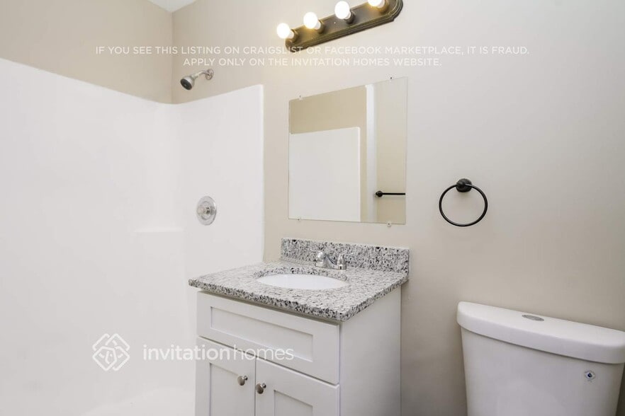 Building Photo - 8732 Oak Park Ave