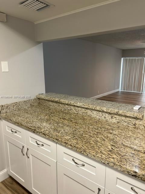 Building Photo - 303 Racquet Club Rd