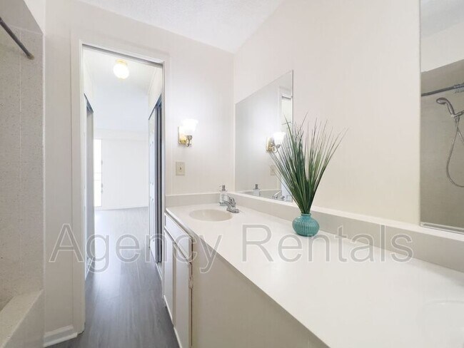 Building Photo - 1655 Makaloa St