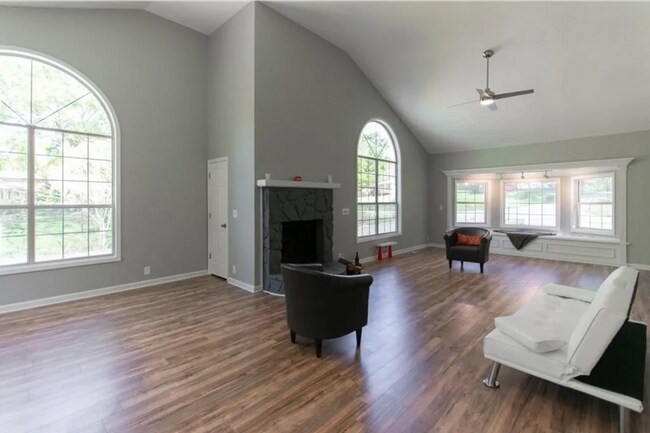 Loft Gas Logs - 418 Bolijeri Blvd