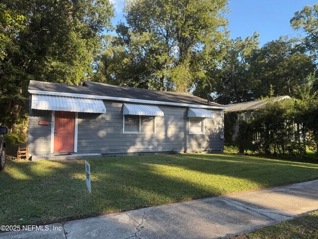 Building Photo - 903 Melson Ave
