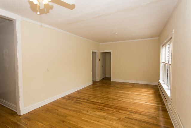 Building Photo - 629 W Barry Ave