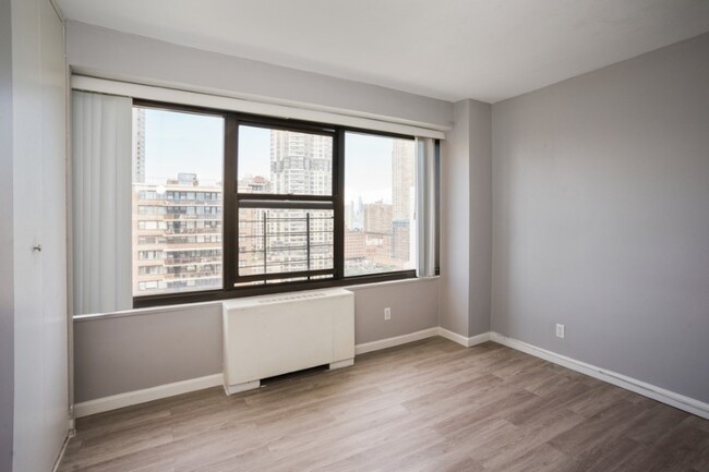 Building Photo - 135 Montgomery St