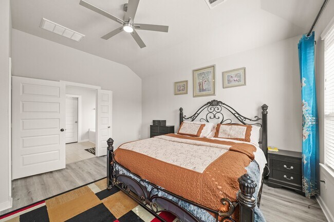 Building Photo - 18419 Windy Knl Wy