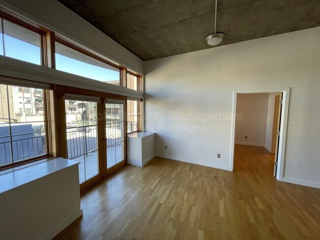 Building Photo - 1925 W 32nd Ave